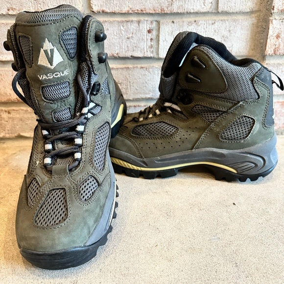 Olive Colored NWOT Vasque Boots - Picture 2 of 6